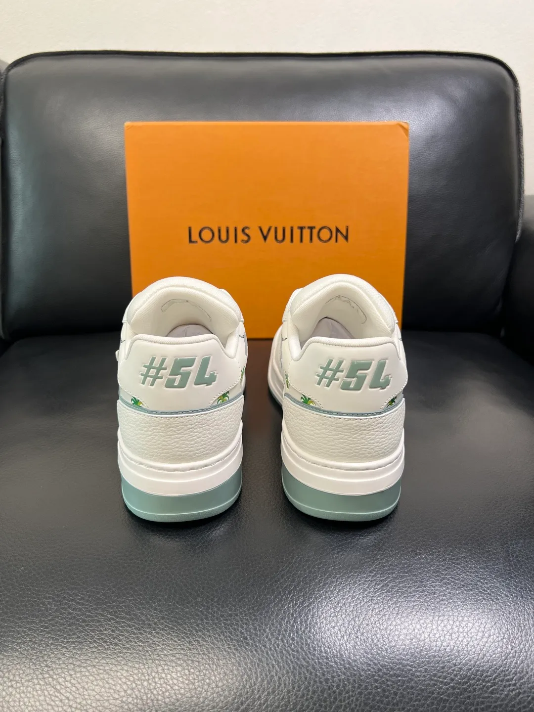 Men's shoes 💰 940 Lv high quality top crafts Louis Vuitton, sports sneakers counter synchronization, uppers imported from Italy, high-quality splicing colorful complex crafts, imported mesh pads soft and comfortable, soles: original soles specially provided by the original factory, T men's shoes 💰U exclusive movable molded soles super comfortable, original factory single goods, code number 39-44 (customized 38 45)